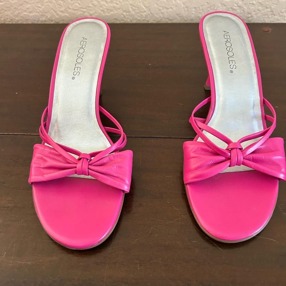 Aerosols Tootsie Bene azalea leath(hot pink) size 71/2